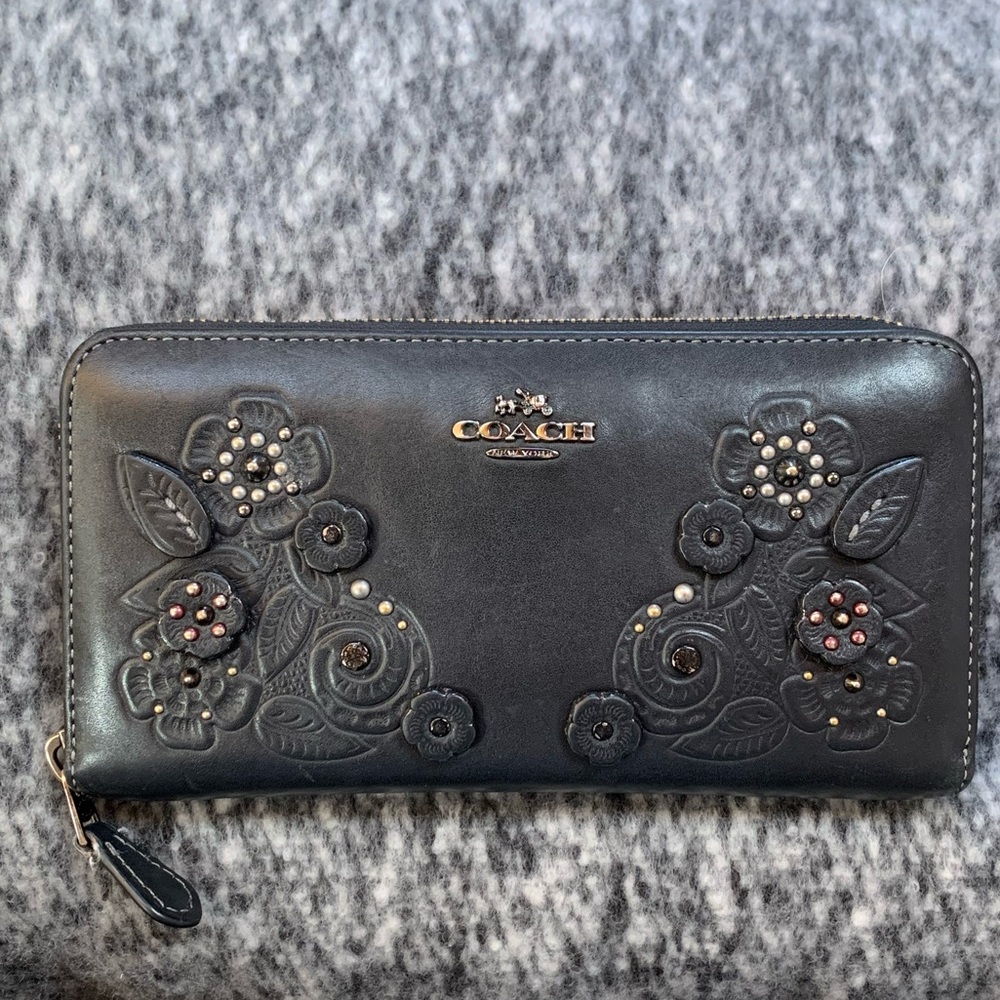 COACH Accordion Wallet Black Tea Rose 🖤🌹